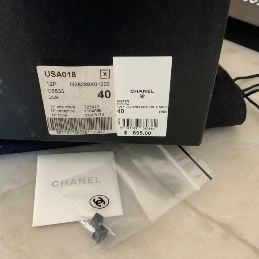 Chanel Fuschia Pumps with Navy Cap Toe with Original Box, size 40 - Picture 4 of 8
